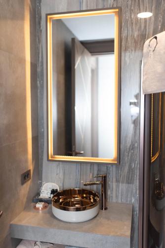 a bathroom with a large sink and a mirror at Enso Alaçatı in Cesme