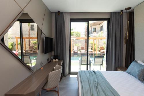 a bedroom with a bed and a view of a pool at Enso Alaçatı in Cesme