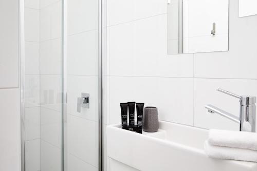 Ένα μπάνιο στο Richmond Studios by Short & Long Stays