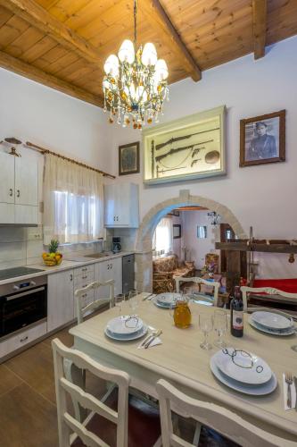 Η κουζίνα ή μικρή κουζίνα στο Villa George