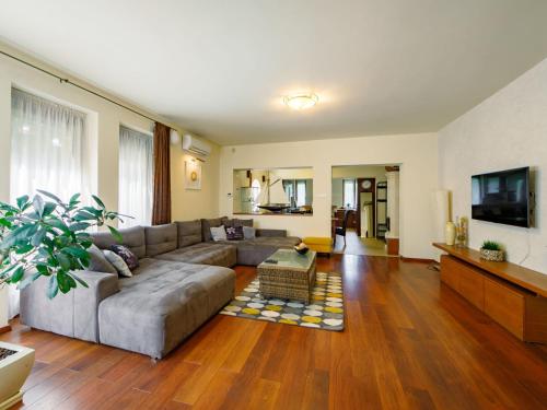 TV a/nebo společenská místnost v ubytování Holiday Home Villa Mediterran by Interhome