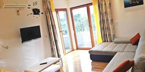 Televisyen dan/atau pusat hiburan di Apartments Bošković