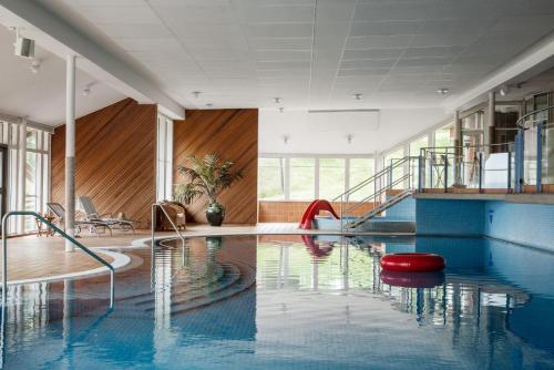 Bazén v ubytování Hotell Gyllene Hornet nebo v jeho okolí