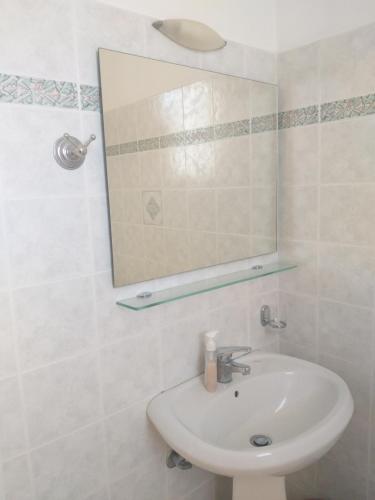 Bilik mandi di Areti & Maria Apartments