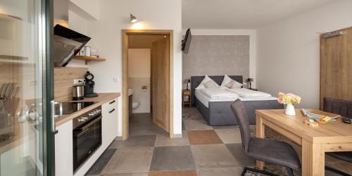 a small apartment with a kitchen and a living room at Heeser Hof - Urlaub im Grünen in Weeze