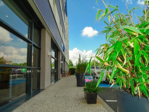 Jardin de l'établissement ibis budget Tours Nord