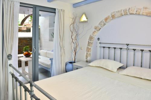 Кровать или кровати в номере Santa Katerina Apartments & Studios