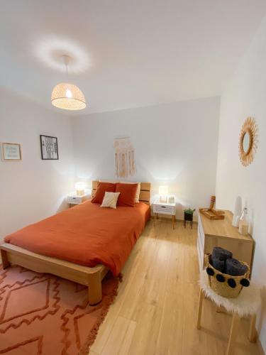 a bedroom with a large orange bed in a room at La Araucania, 2 personnes - WIFI in Rombach-le-Franc
