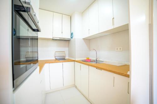 Kuchyň nebo kuchyňský kout v ubytování Sun Square Apartments