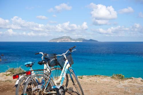 a bike parked on the side of a hill overlooking the ocean at Casa Maja rooms & suites in Favignana