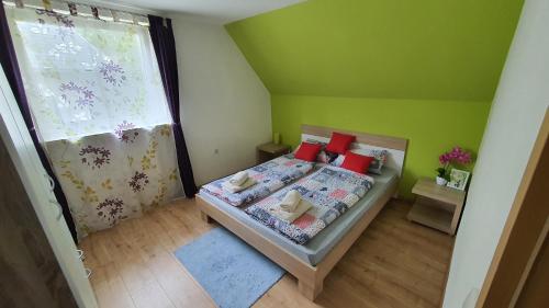 Ένα ή περισσότερα κρεβάτια σε δωμάτιο στο Apartment Tijana
