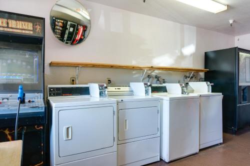 Cuisine ou kitchenette dans l'établissement Heritage Inn La Mesa