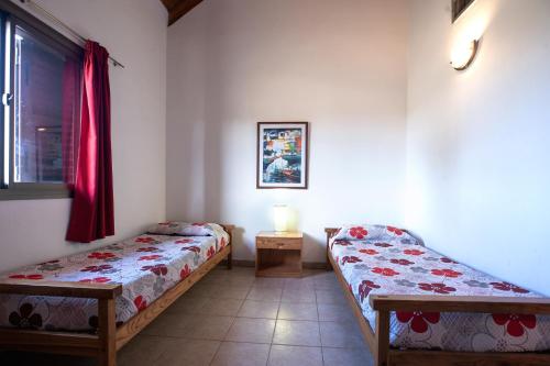 Un pat sau paturi într-o cameră la Mariapolis Alta Gracia