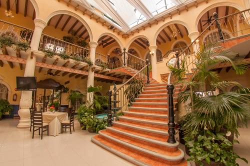 a spiral staircase in a building with plants at Centro Hotel Villa las Margaritas in Xalapa