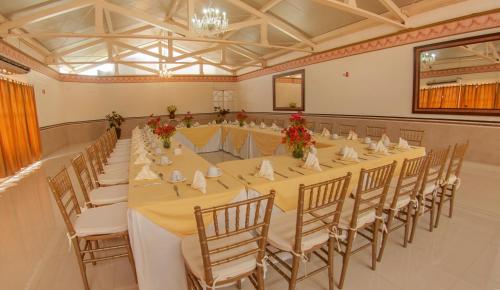 a large banquet hall with a long table and chairs at Centro Hotel Villa las Margaritas in Xalapa