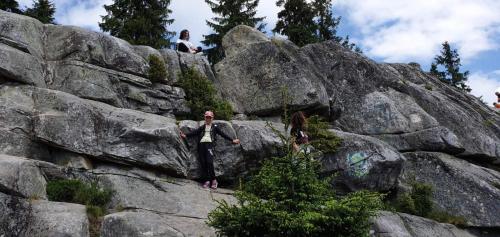 two people standing on top of a rocky mountain at Садиба Кичера in Petrashani