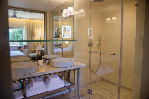 a bathroom with two sinks and a shower at Vila Alba Resort in Carvoeiro