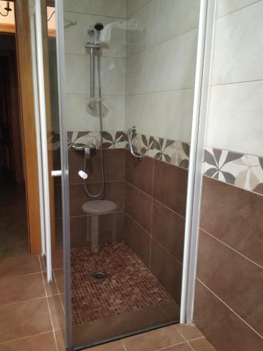 Ένα μπάνιο στο Apartamentos Cruceiro