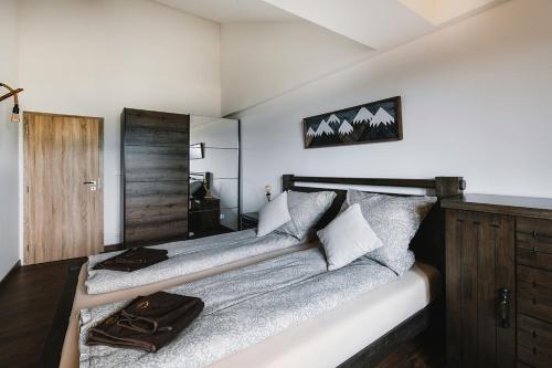 Ένα ή περισσότερα κρεβάτια σε δωμάτιο στο Apartman Majami 703