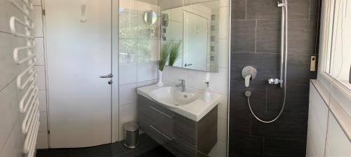 Ein Badezimmer in der Unterkunft Ferienhaus Freizeit