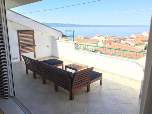 Apartments Leut 80m from the Sea
