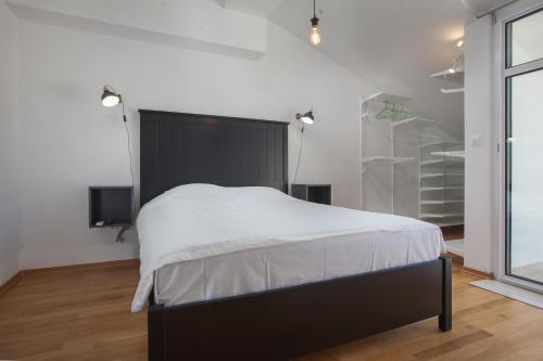 Apartments Leut 80m from the Sea