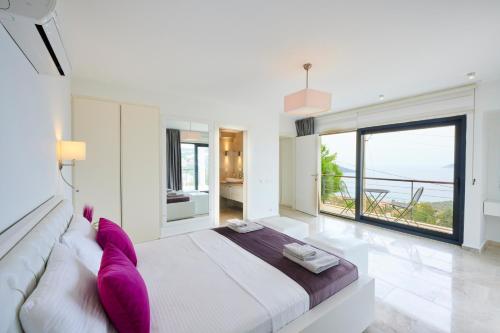Afbeelding uit fotogalerij van Luxus Villa Skyla mit 5 Schlafzimmern & Meer-Blick in Kas