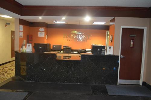 Lobby/Rezeption in der Unterkunft Baymont by Wyndham South Haven