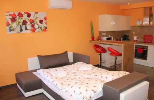 Una cocina o zona de cocina en Zafír Sziget Apartman