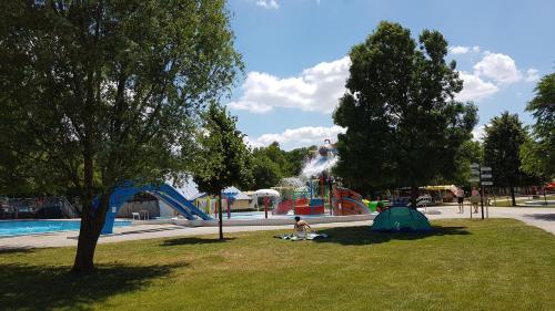 Piscina en o cerca de Zafír Sziget Apartman
