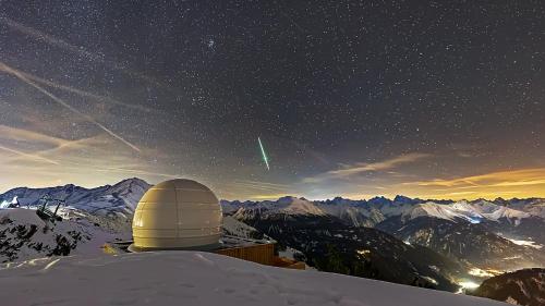 Ein allgemeiner Bergblick oder ein Berglick von des Ferienhauses aus