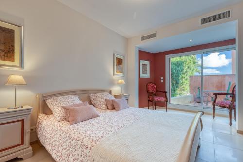 Ένα ή περισσότερα κρεβάτια σε δωμάτιο στο Villa sur les hauteurs de Nice, proche centre