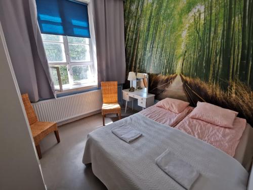 En eller flere senger på et rom på Captivating 4-Bed Apartment in Kotka SaunaFacility