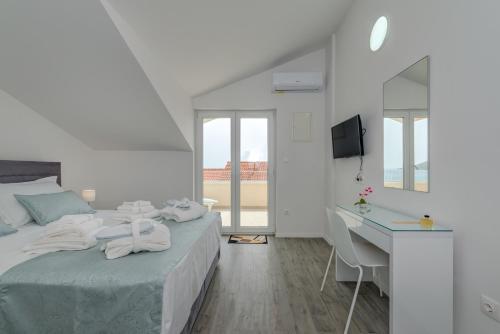 Spacious Modern Apartment Miljak - 1min to the beach
