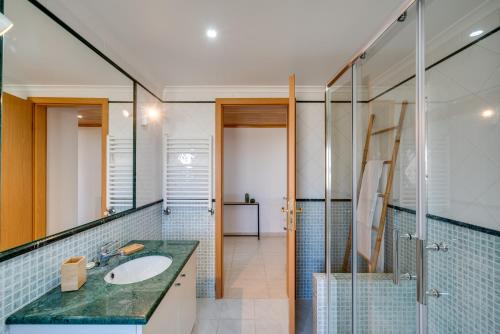 Bathroom sa Ericeira Sea View