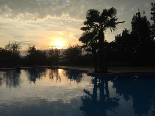 Πισίνα στο ή κοντά στο Villa del Nibbio luxury villa with pool in Umbria