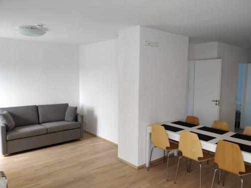 a living room with a couch and a table and chairs at Laheveere in Värska
