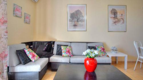Ruang duduk di Sea View Maisonette Glyfada Beach
