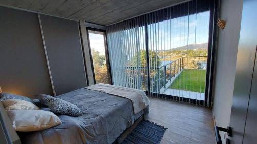 Una cama o camas en una habitación de LUNALBA