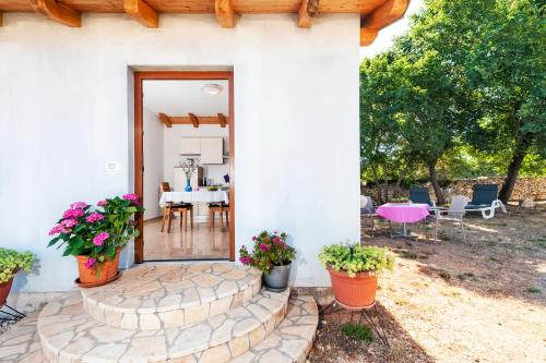 House Lena - 800 m from the sea