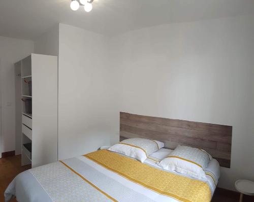 a bedroom with a bed with a wooden headboard at Demeure Saint Martin in Sourdun