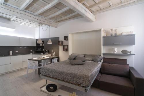 a bedroom with a bed and a table in a room at Palazzo RICCA GUARDUCCI 1 in Montefiascone