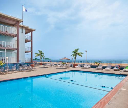 Bazén v ubytování Flagship Oceanfront nebo v jeho okolí
