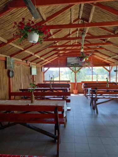 Restaurace v ubytování Pensiunea Clisciova