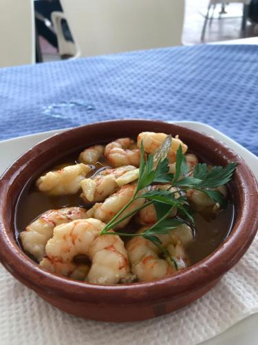 a bowl of shrimp with parsley on top of a table at Casa Olivia villa in Arboleas