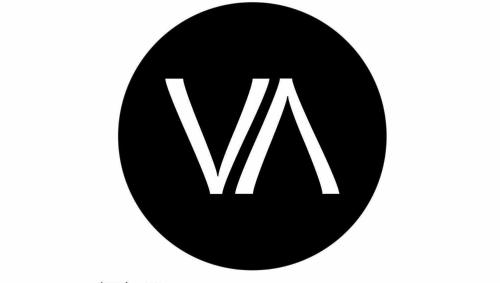 a black egg with the letter w in it at VnA Guesthouse in Newcastle