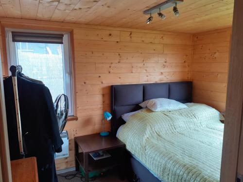 Ένα ή περισσότερα κρεβάτια σε δωμάτιο στο Domek letniskowy Nad Stawami