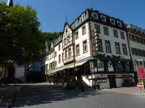 a large building on a street in a city at Hotel am Markt Sankt Goar in Sankt Goar