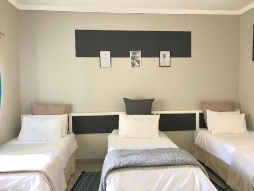 Cama o camas de una habitación en VnA Guesthouse