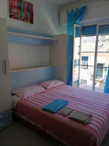 a bedroom with a bed with two towels on it at Raggi di Sole in Monterosso al Mare